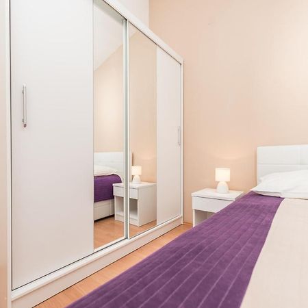 Apartments Danijela 1 Sukosan Bagian luar foto